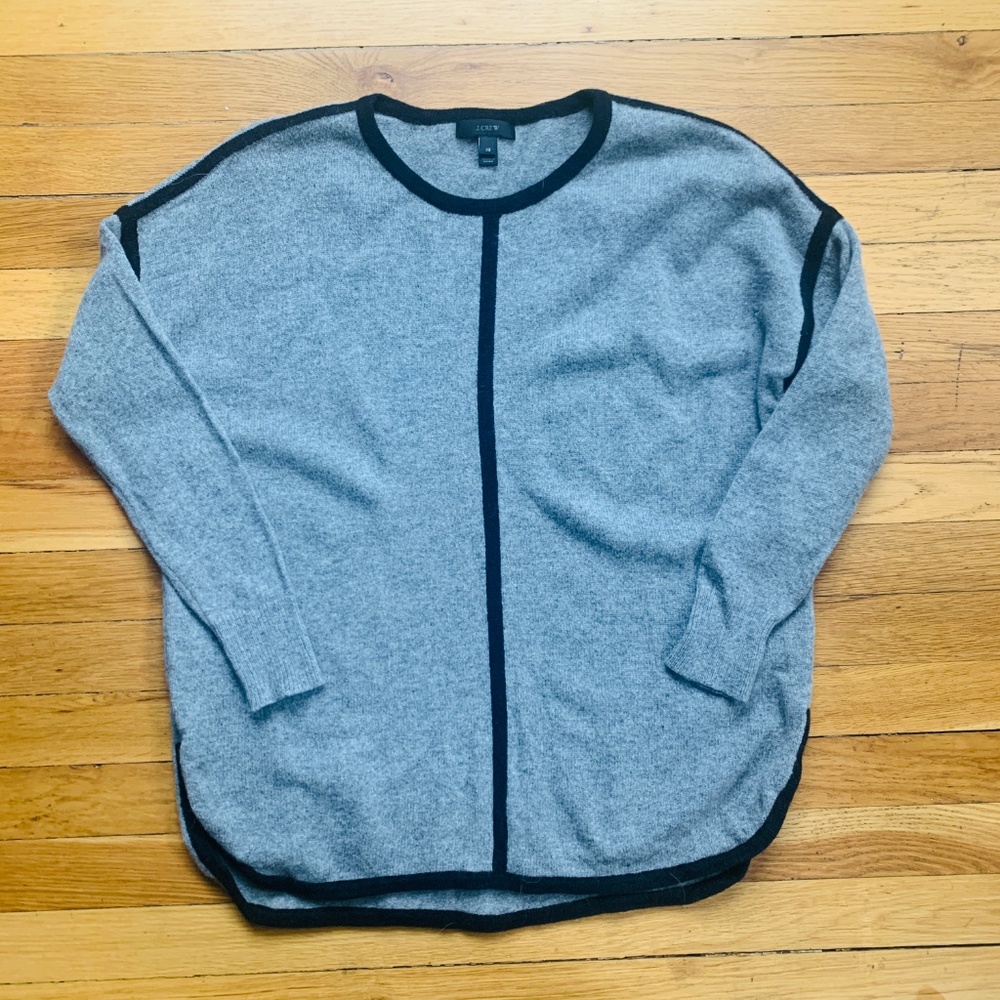 j.crew gray sweater with black accents‎